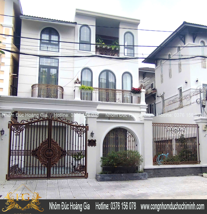 cổng nhôm đúc