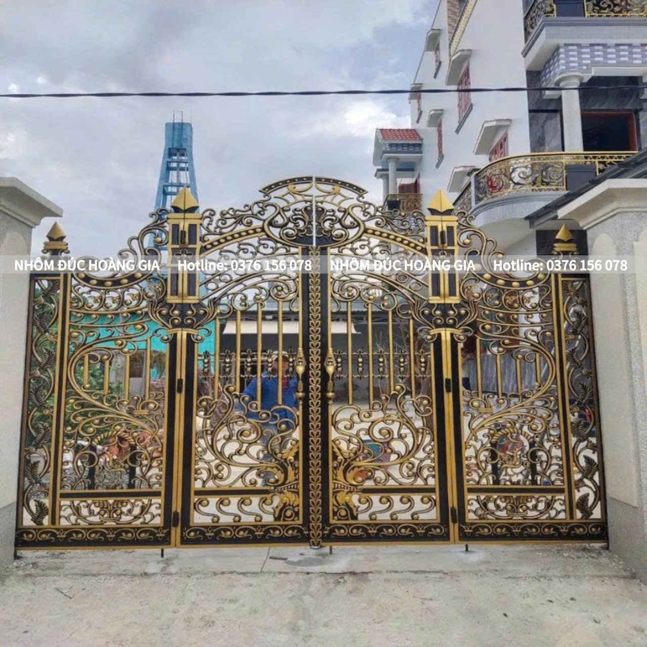 cổng nhôm đúc hoa lá tây