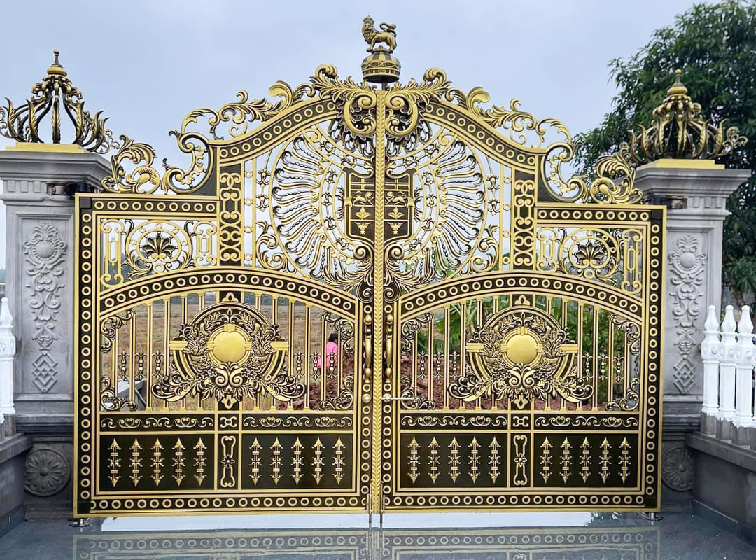    CỔNG NHÔM ĐÚC HOÀNG GIA