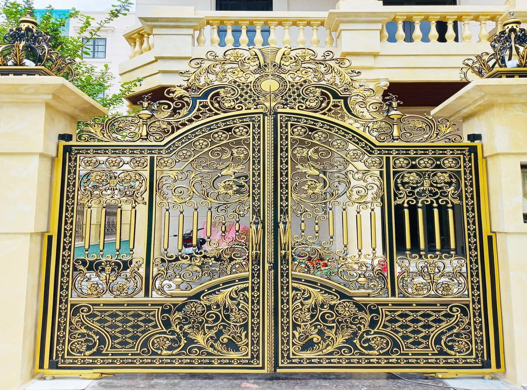 Cổng nhôm đúc Hoa Lá Tây